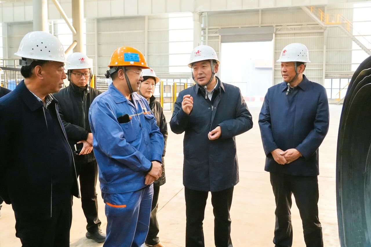 孟维君在头号玩家唯一官方钢铁集团调研